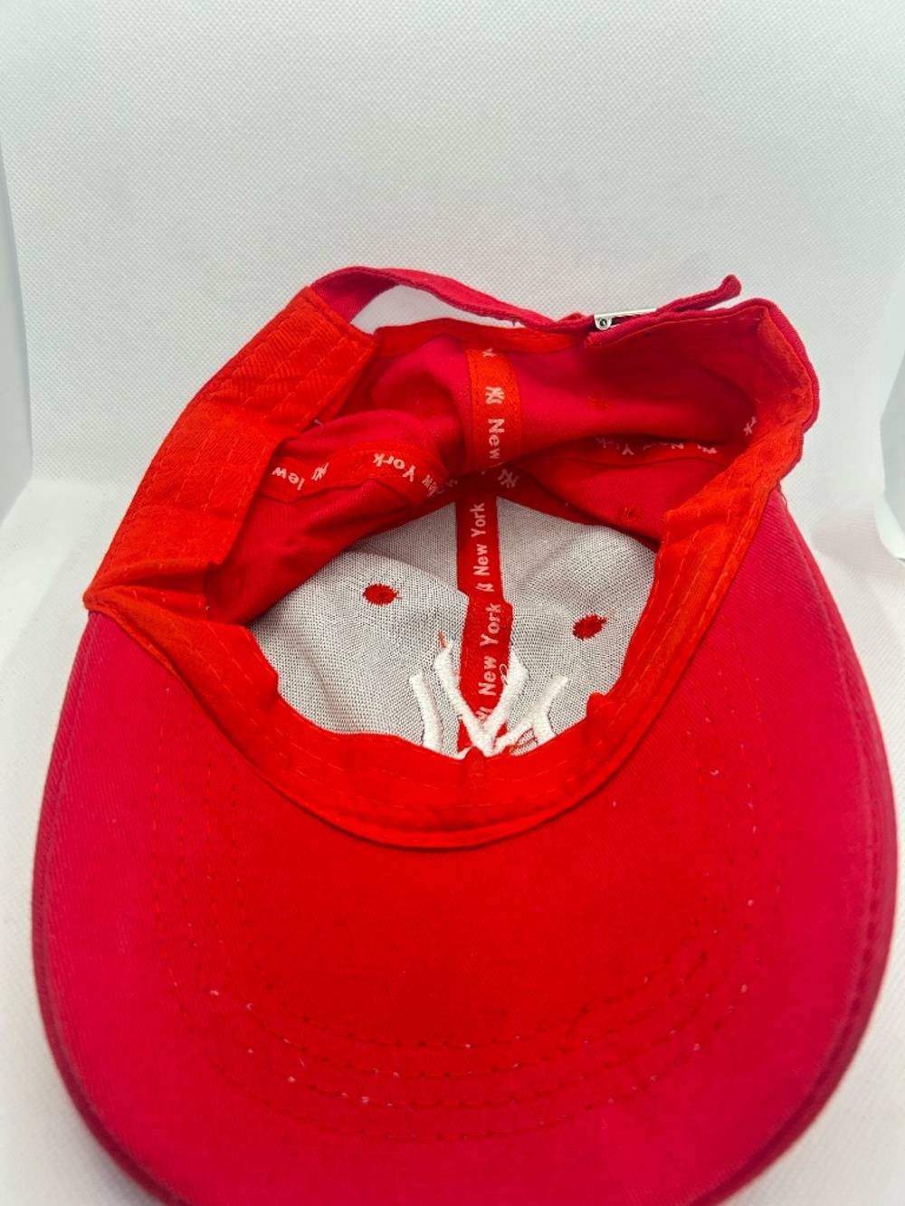 Red Yankees Hat - Picture 4 of 4